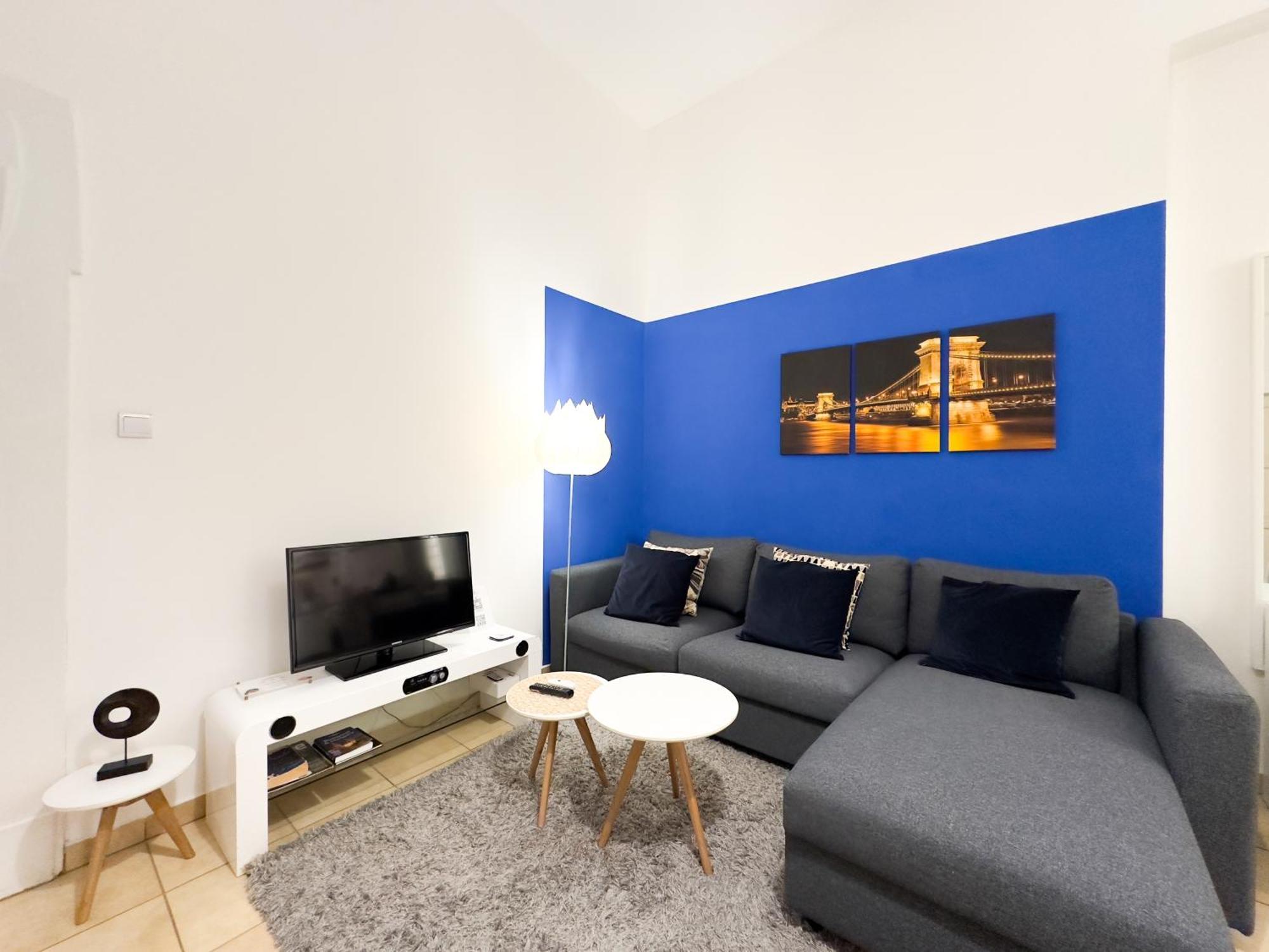 Apartment Charming 1br In - Skyline House